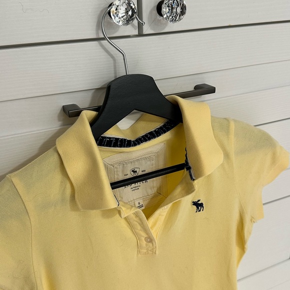 Abercrombie & Fitch Light Yellow Short Sleeve Polo - Picture 2 of 4